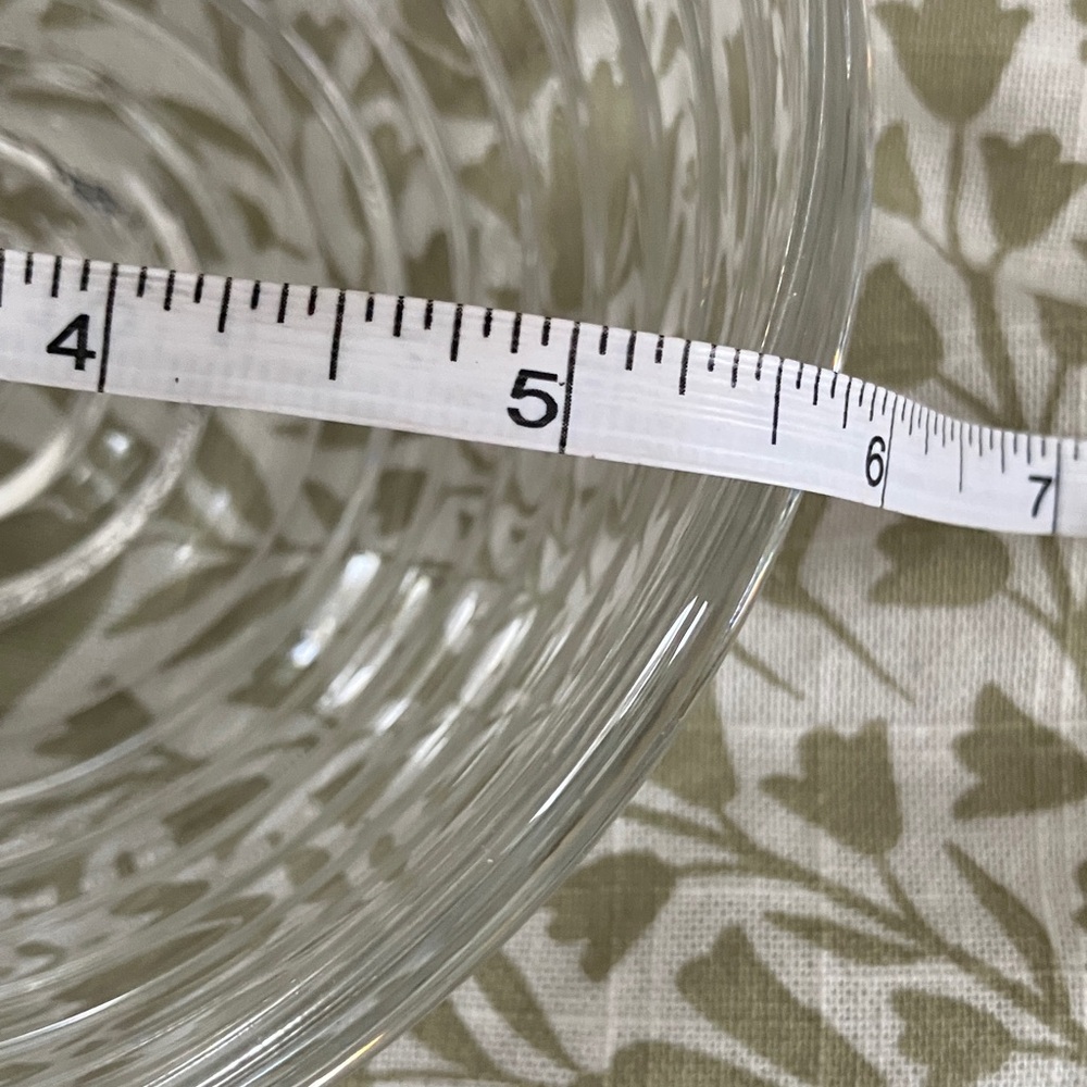 Set of Clear Glass Bowls Ribbed Design - Picture 7 of 8